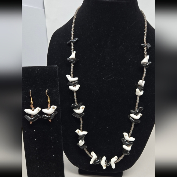 Black & White Ceramic Fetish Birds Beaded Necklace Pierced Earrings Set Vintage - Picture 3 of 12